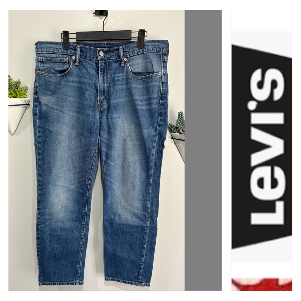 541 Levi's 34 X 30 Relaxed Jeans with Classic Fading